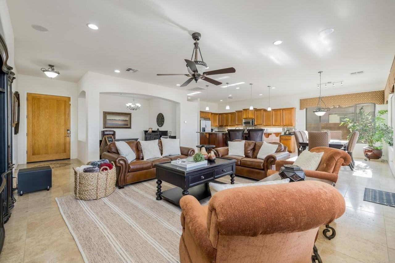 4176 E Clubview Dr - Photo 6 of 37