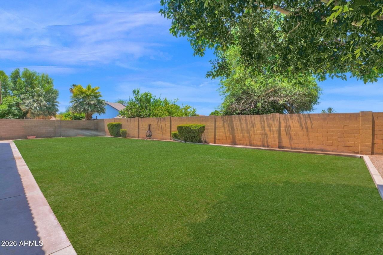 360 S Pineview Dr - Photo 2 of 31