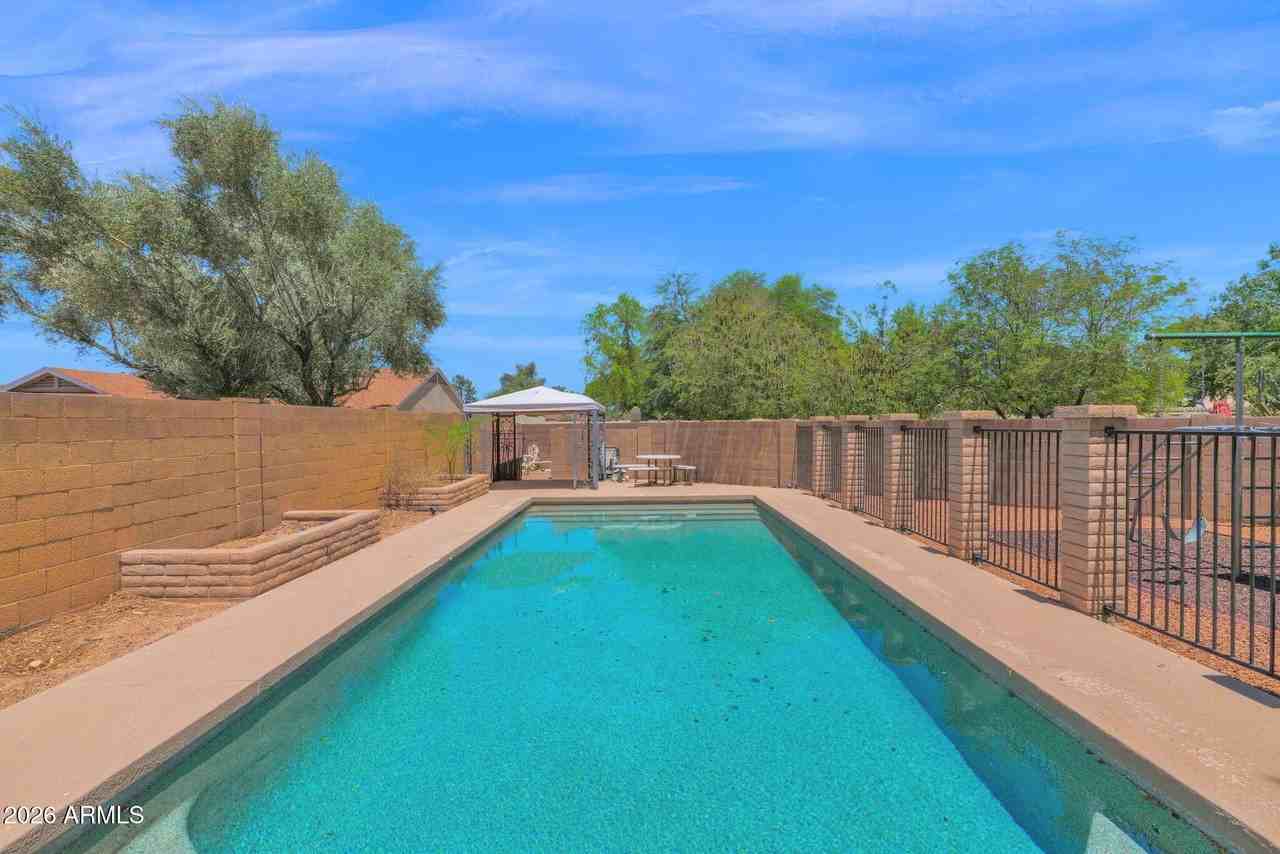 360 S Pineview Dr - Photo 3 of 31