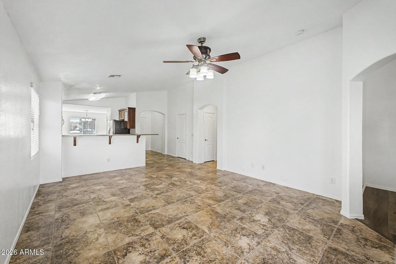 6918 S 46th Ln - Photo 6 of 32