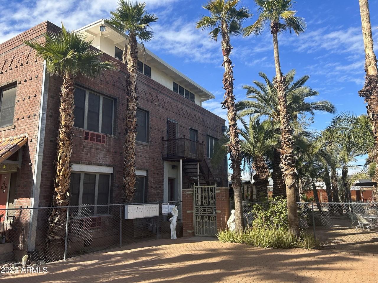 902 E Palm Ln #4