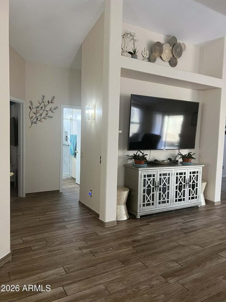 6806 N 77th Dr - Photo 3 of 16