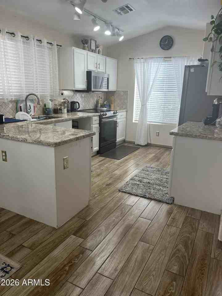 6806 N 77th Dr - Photo 4 of 16