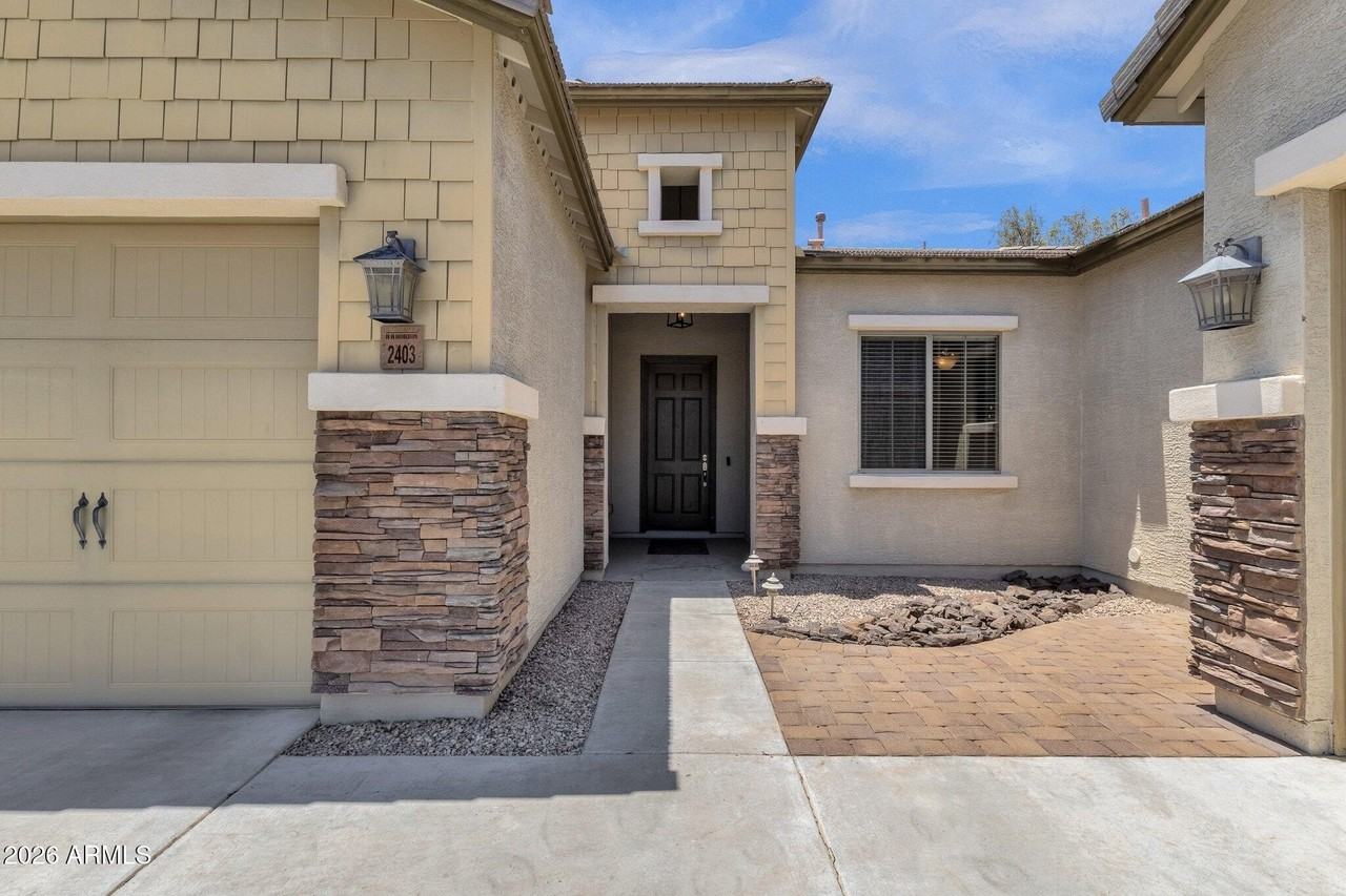 2403 E Robb Ln - Photo 3 of 40