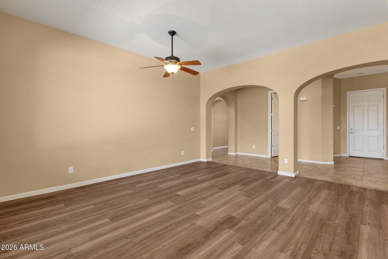 2403 E Robb Ln - Photo 6 of 40