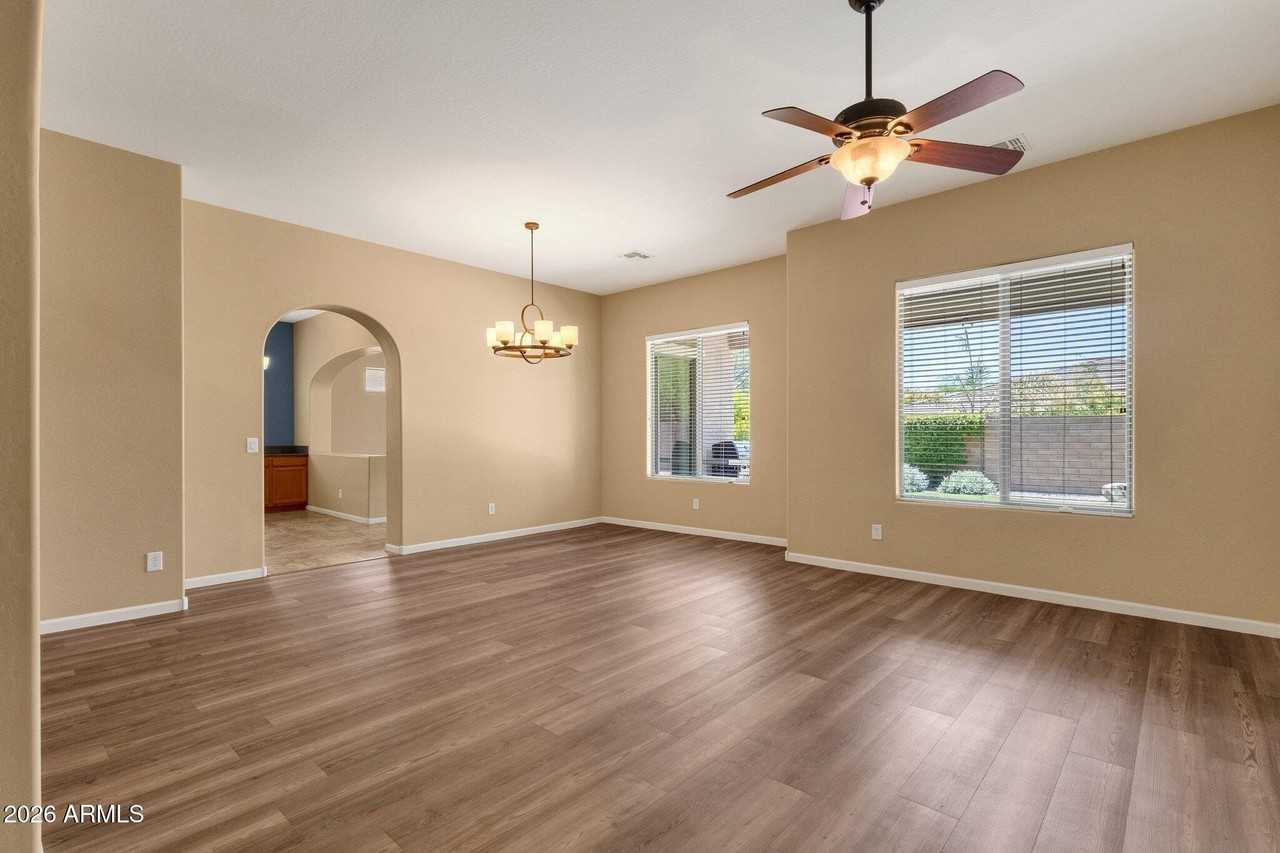 2403 E Robb Ln - Photo 7 of 40