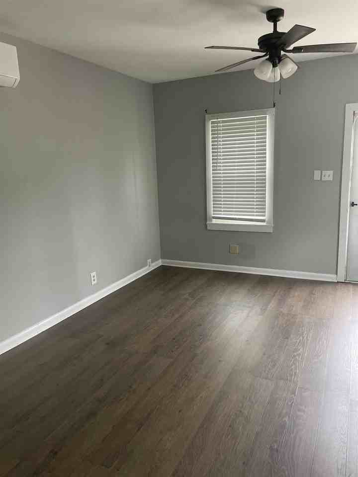 702 Louisiana St - Photo 2 of 7