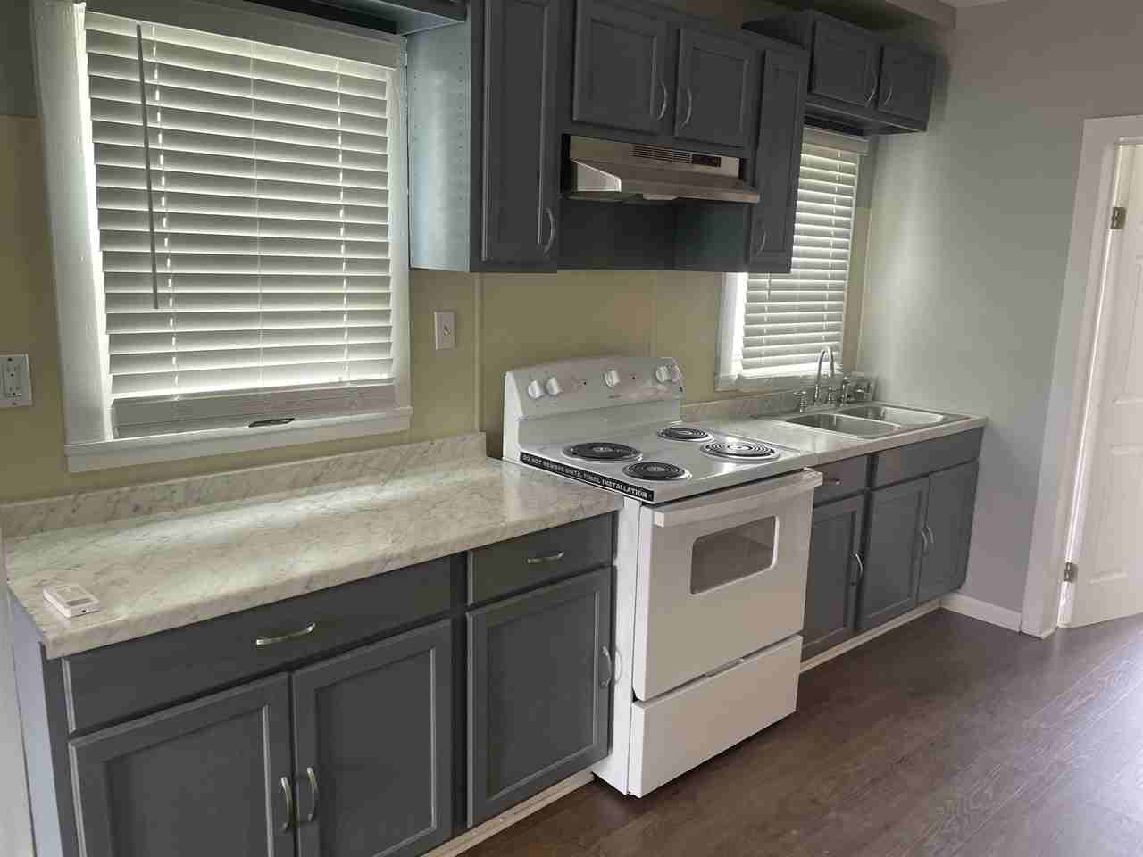 702 Louisiana St - Photo 3 of 7
