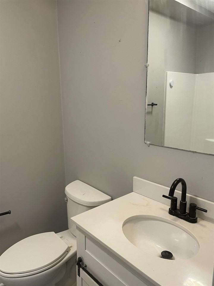 702 Louisiana St - Photo 6 of 7