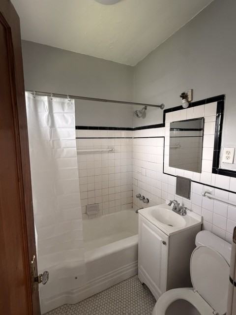 651 Norton St - Photo 4 of 6