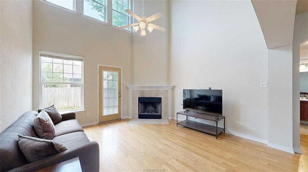 4307 Spring Hill Dr - Photo 2 of 35