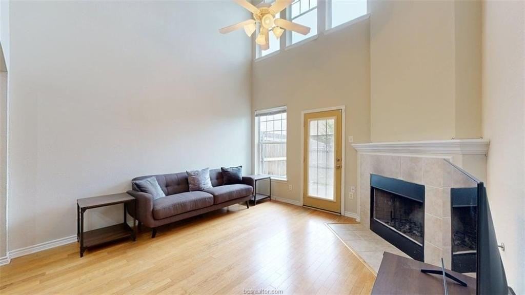 4307 Spring Hill Dr - Photo 3 of 35