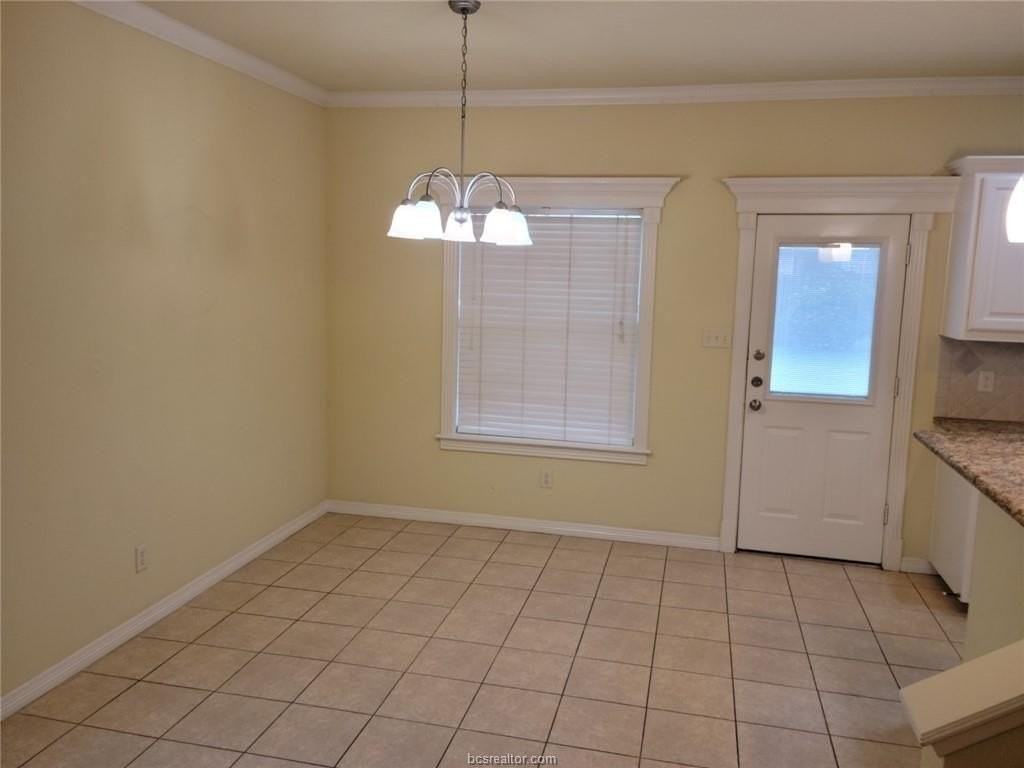 2821 Horseback Dr - Photo 4 of 12