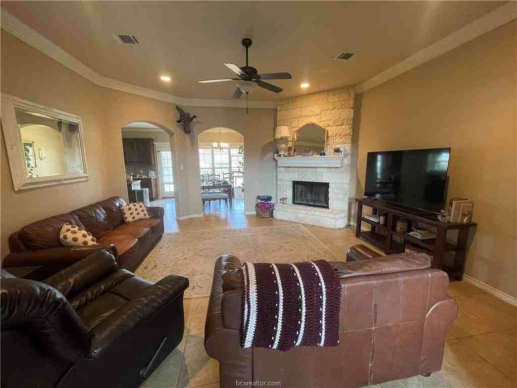 3907 Incourt Ln - Photo 4 of 8