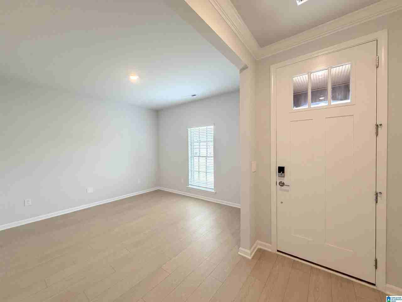 204 Stockyard Cir - Photo 3 of 29