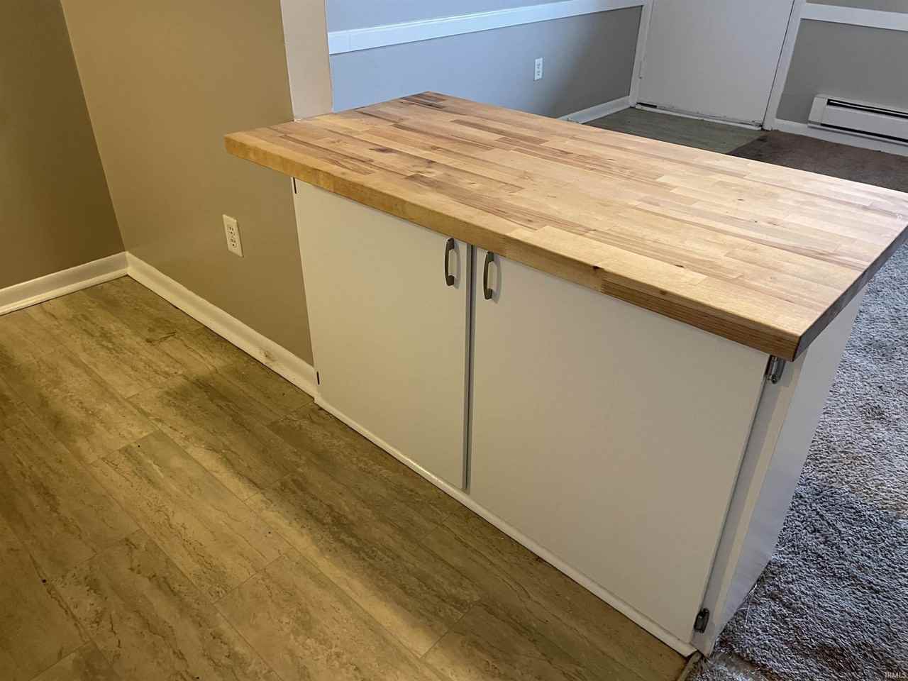 1005 N Rogers St #B16 - Photo 5 of 11