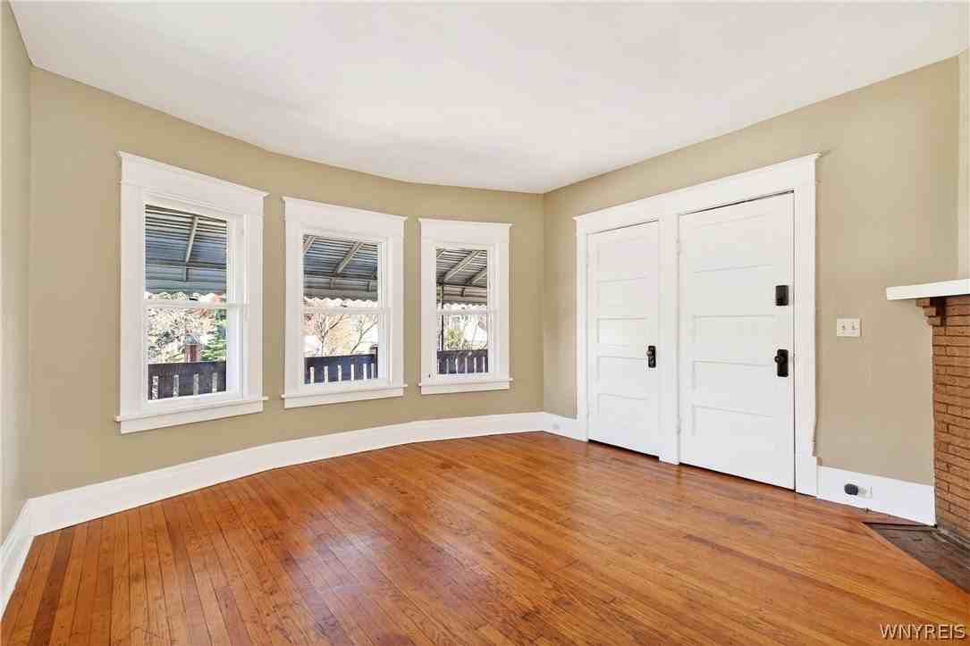 76 Vernon Pl - Photo 3 of 15