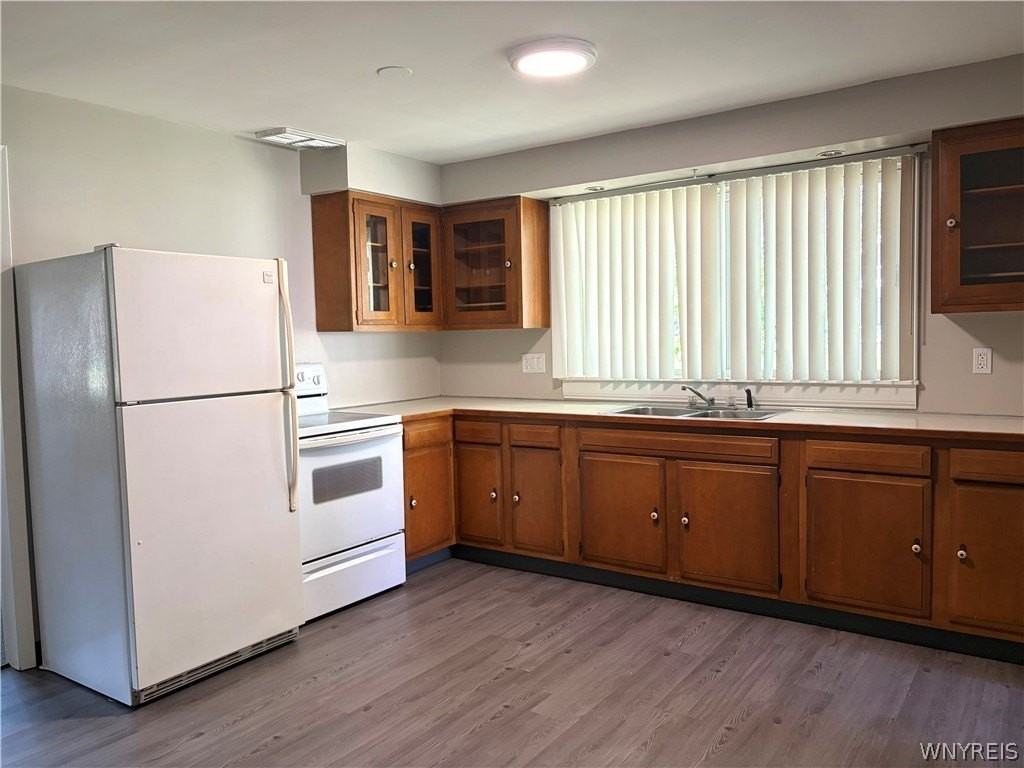 700 Park Ave - Photo 3 of 14