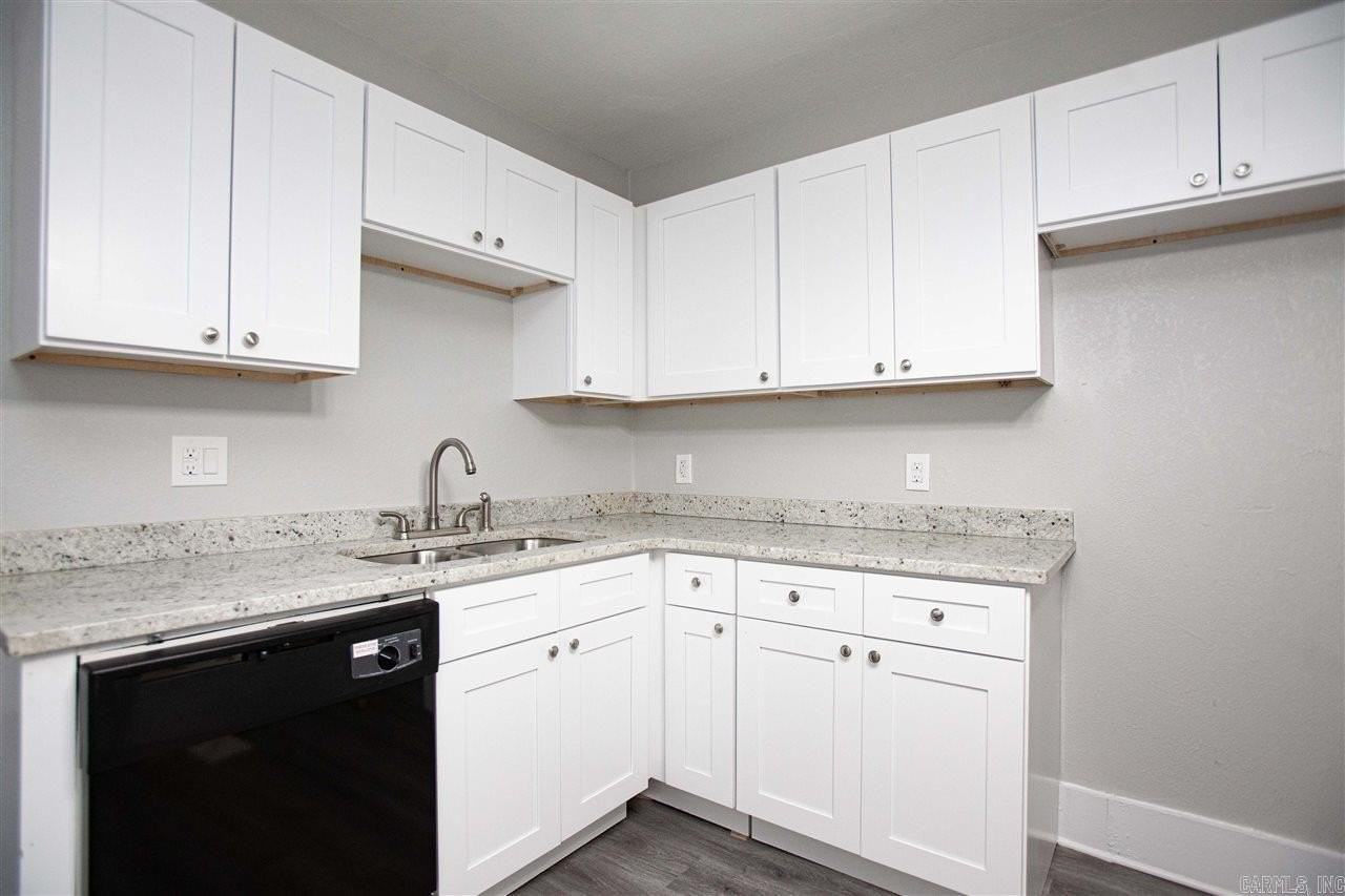 2421 S Oak St - Photo 4 of 11