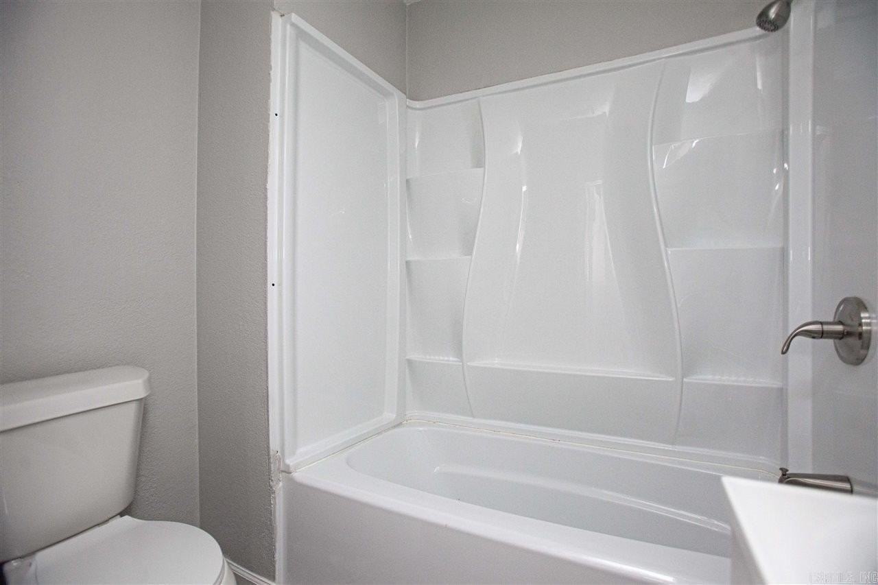 2421 S Oak St - Photo 6 of 11