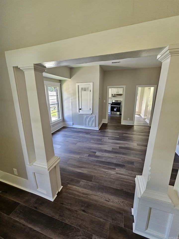 2708 Rock St - Photo 4 of 16