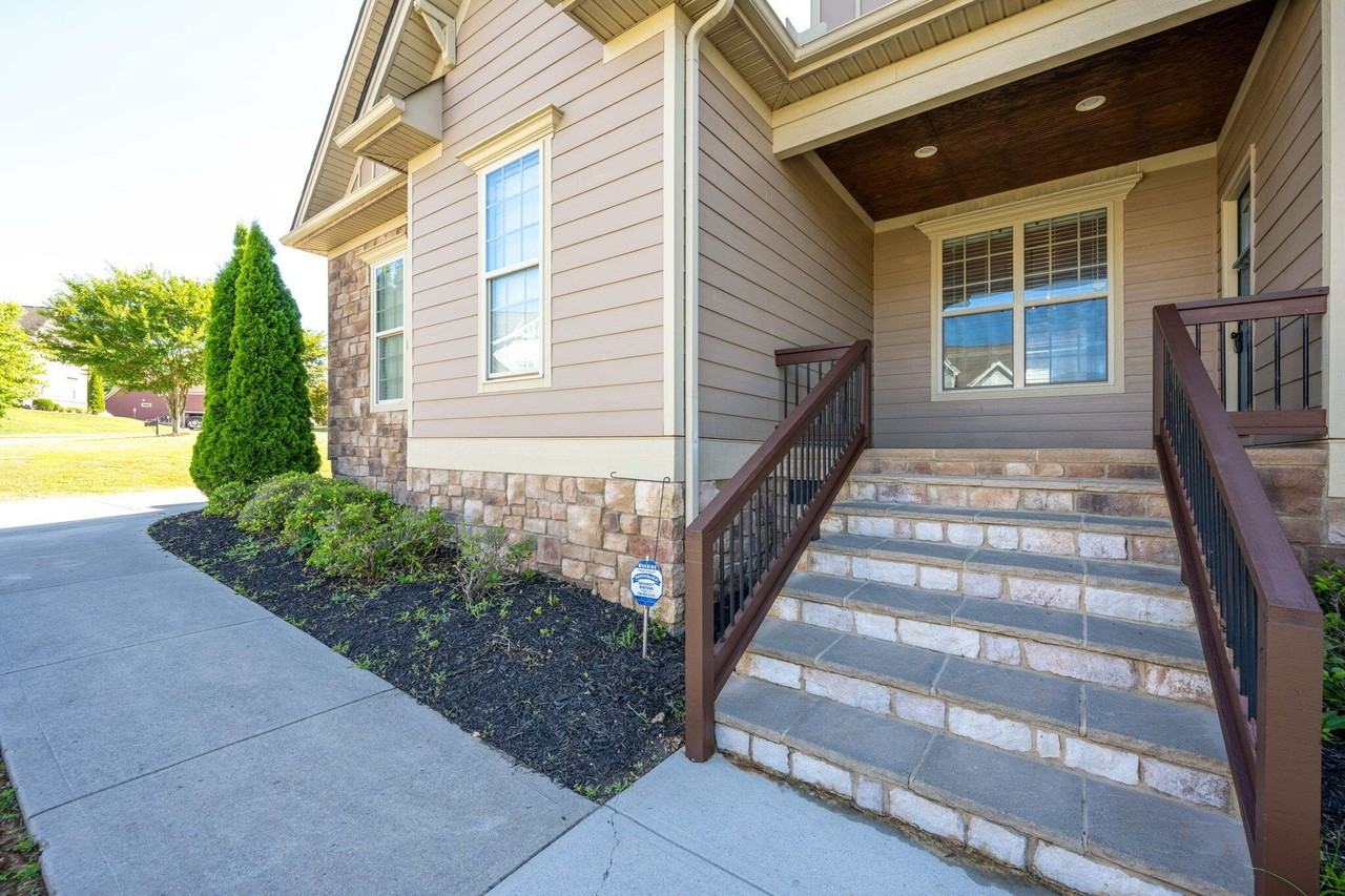 8885 Mckenzie Farm Dr - Photo 3 of 39