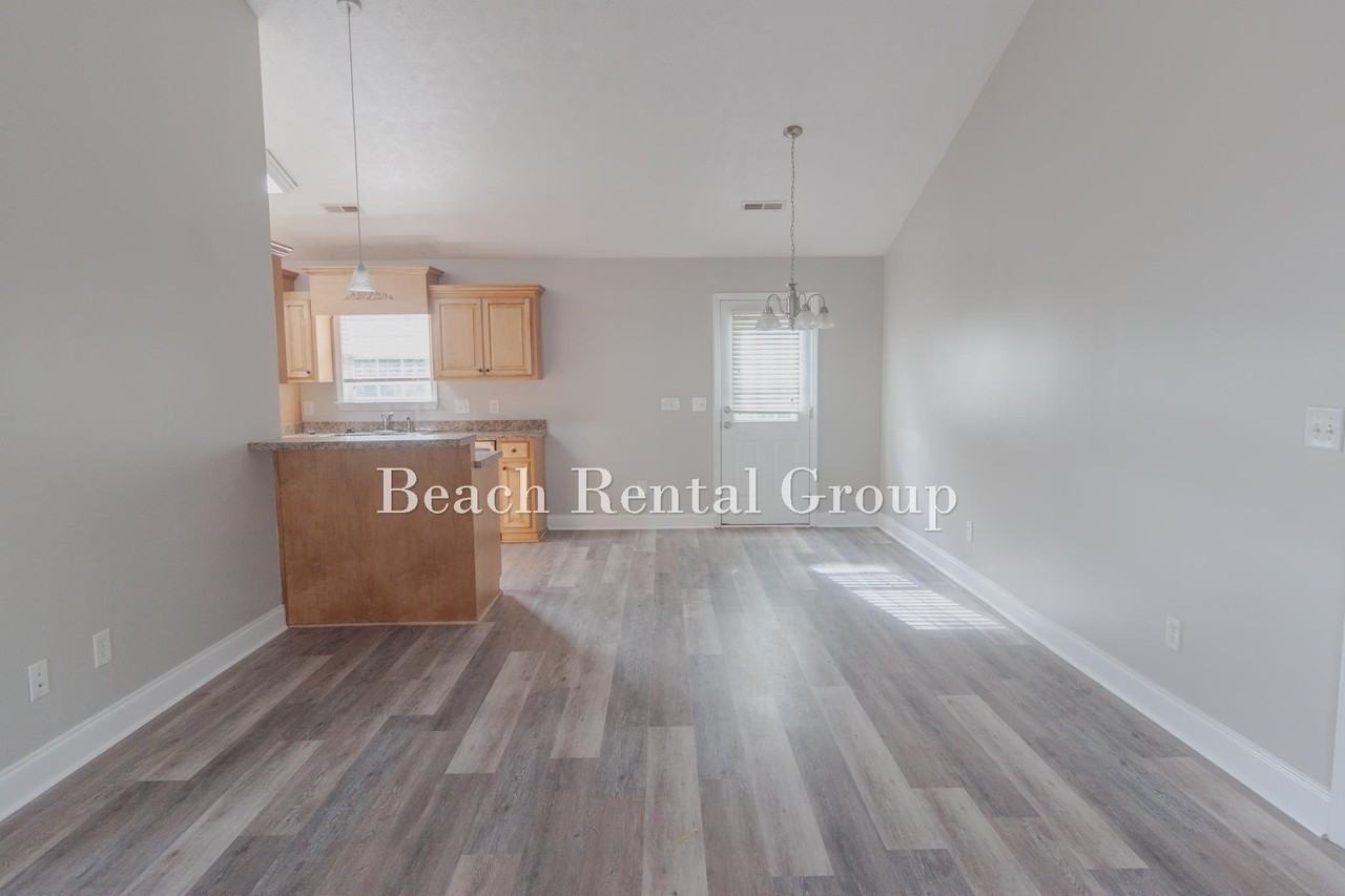 204 Macarthur Dr - Photo 6 of 26