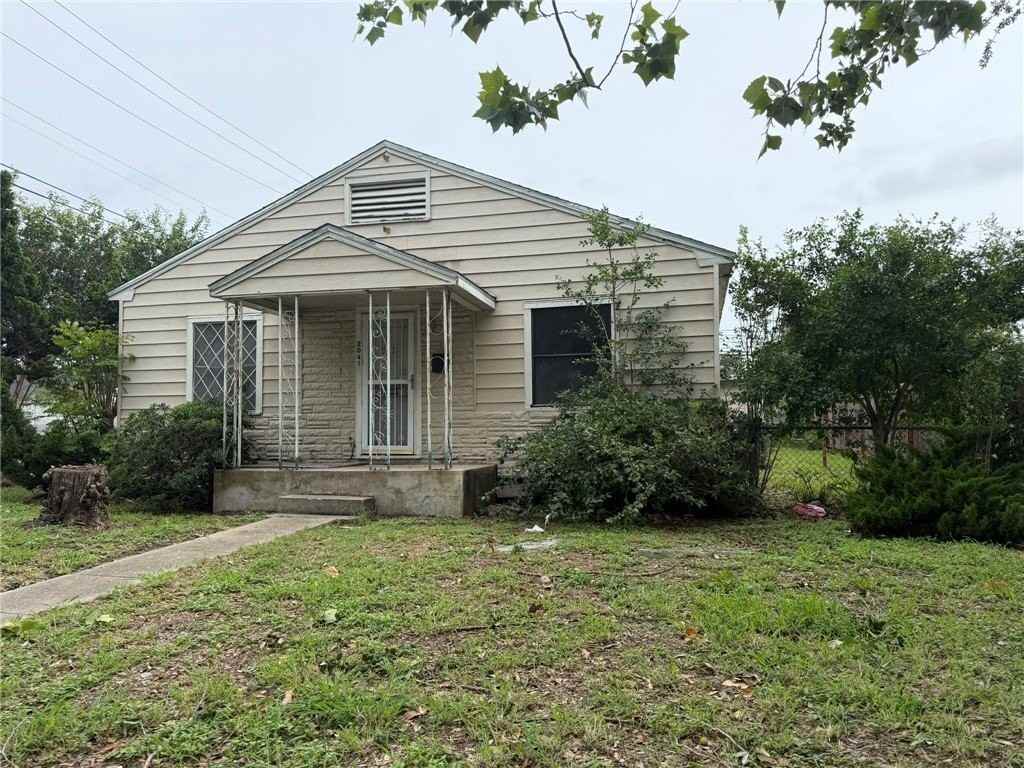 2041 Harvard St - Photo 3 of 11