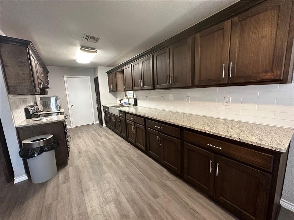 2112 Memorial Pkwy - Photo 4 of 17