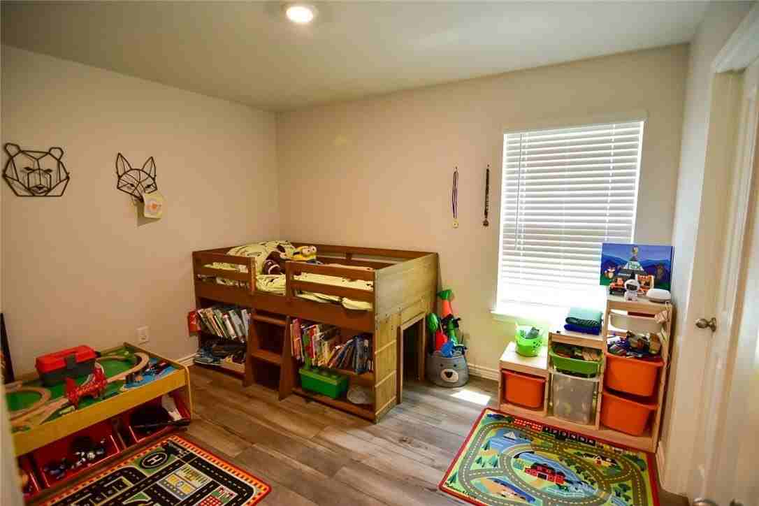1154 Carnaby St - Photo 4 of 7