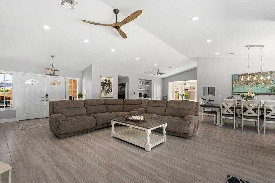 39369 Regency Way - Photo 2 of 33