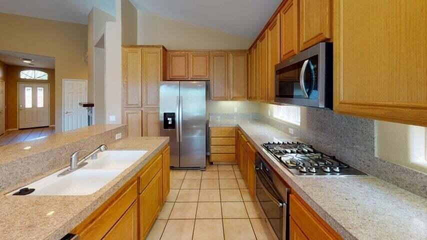 79679 Carmel Valley Ave - Photo 6 of 35