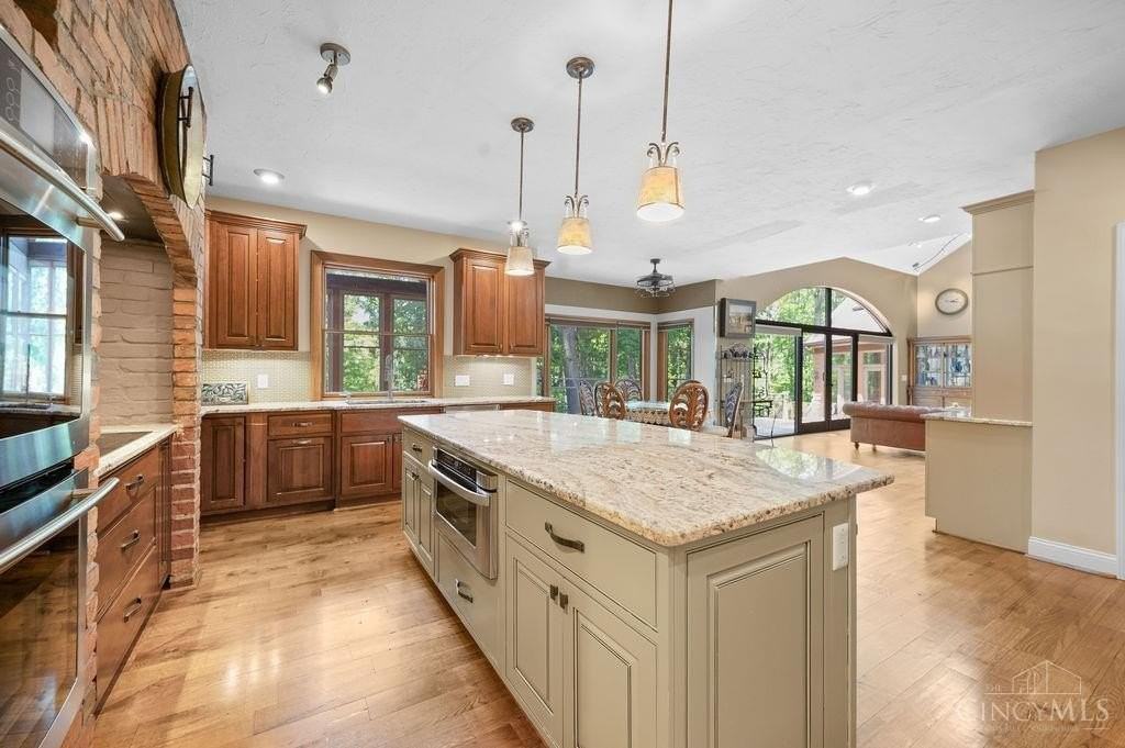 7883 Chestershire Dr - Photo 3 of 48