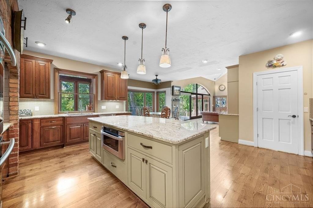 7883 Chestershire Dr - Photo 4 of 48
