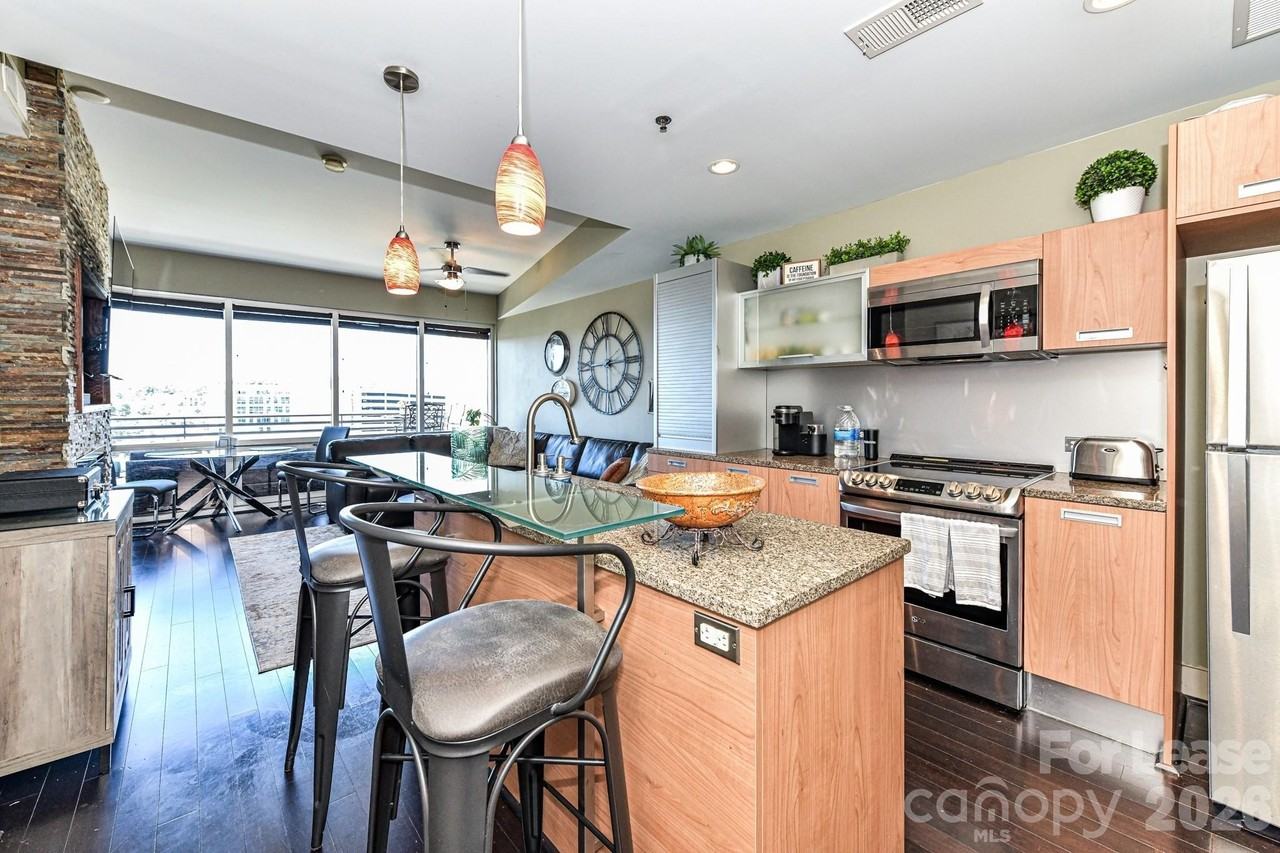 1133 Metropolitan Ave #613 - Photo 6 of 21