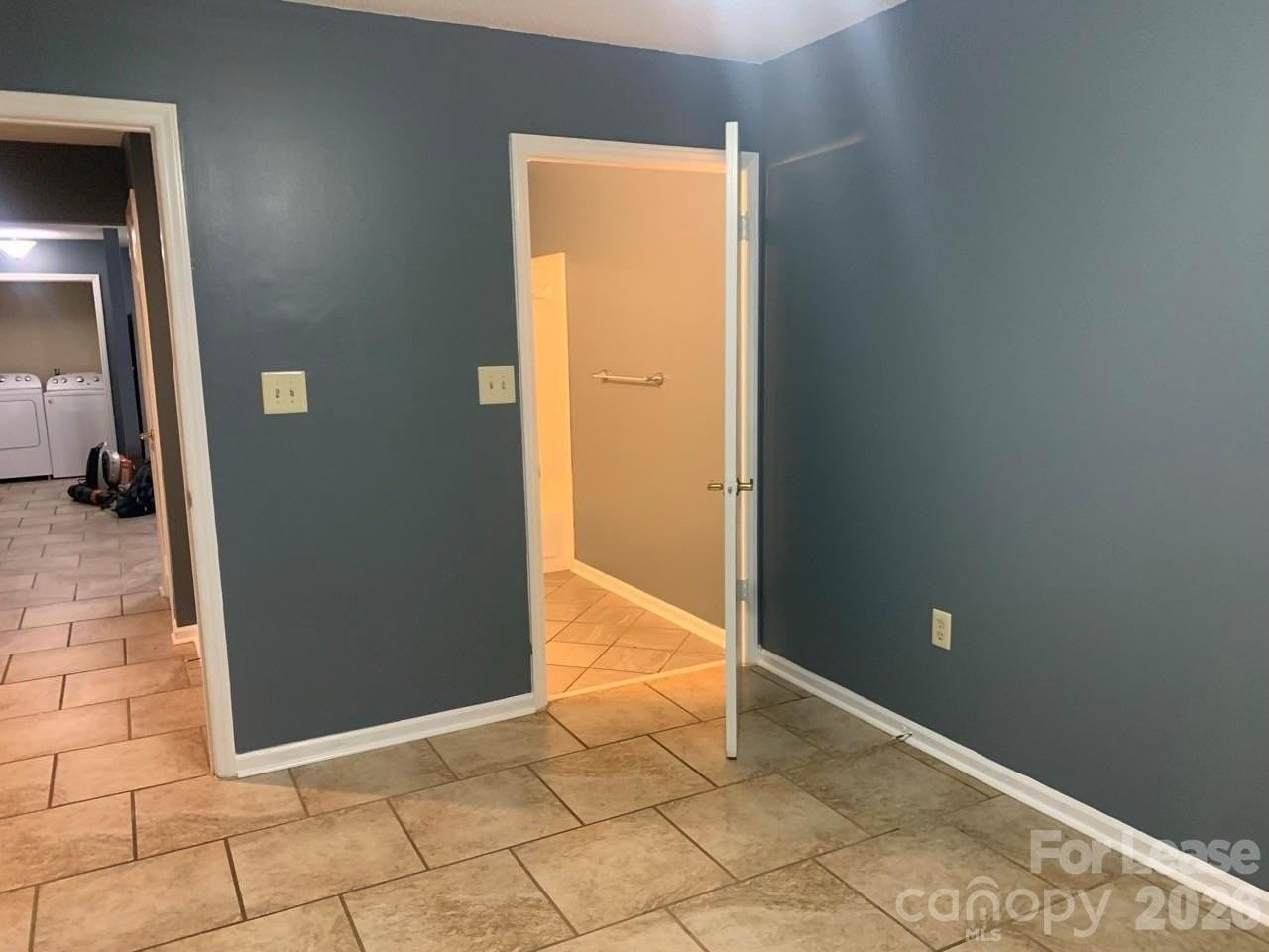 216 W Statesville Ave - Photo 6 of 26