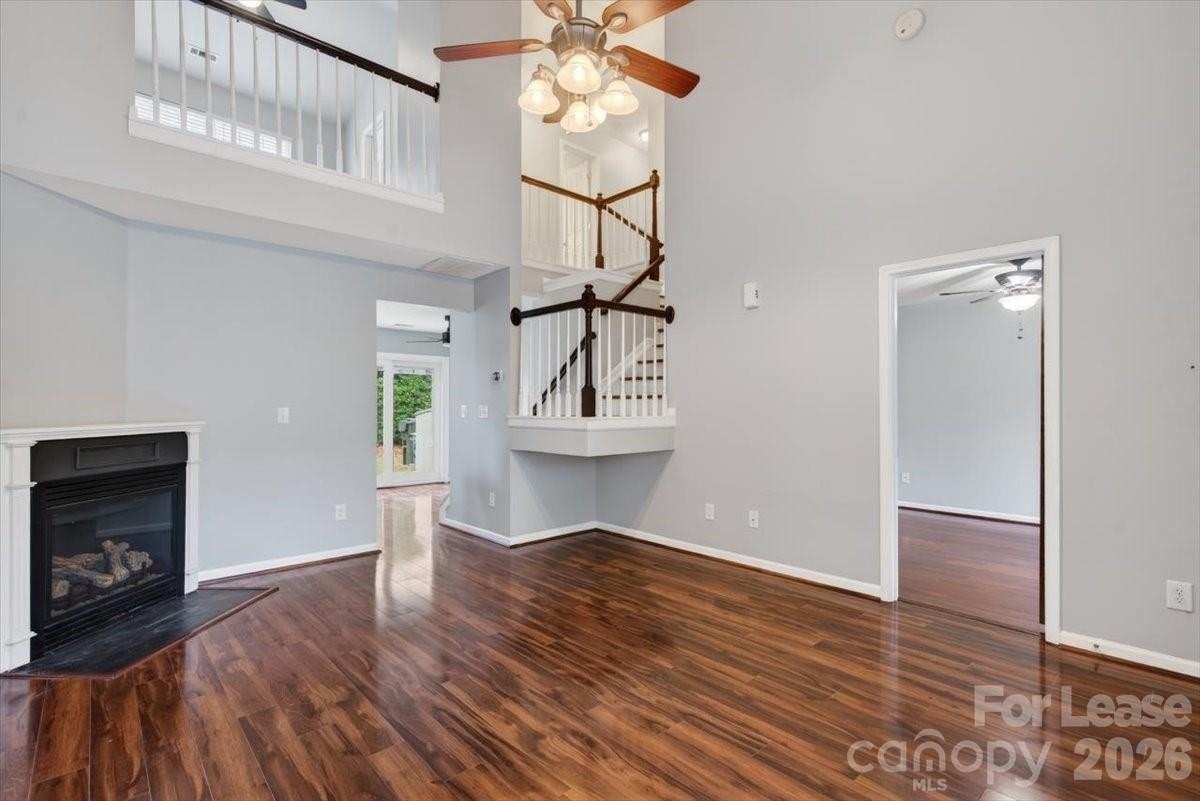 3445 Broadwick St - Photo 4 of 30