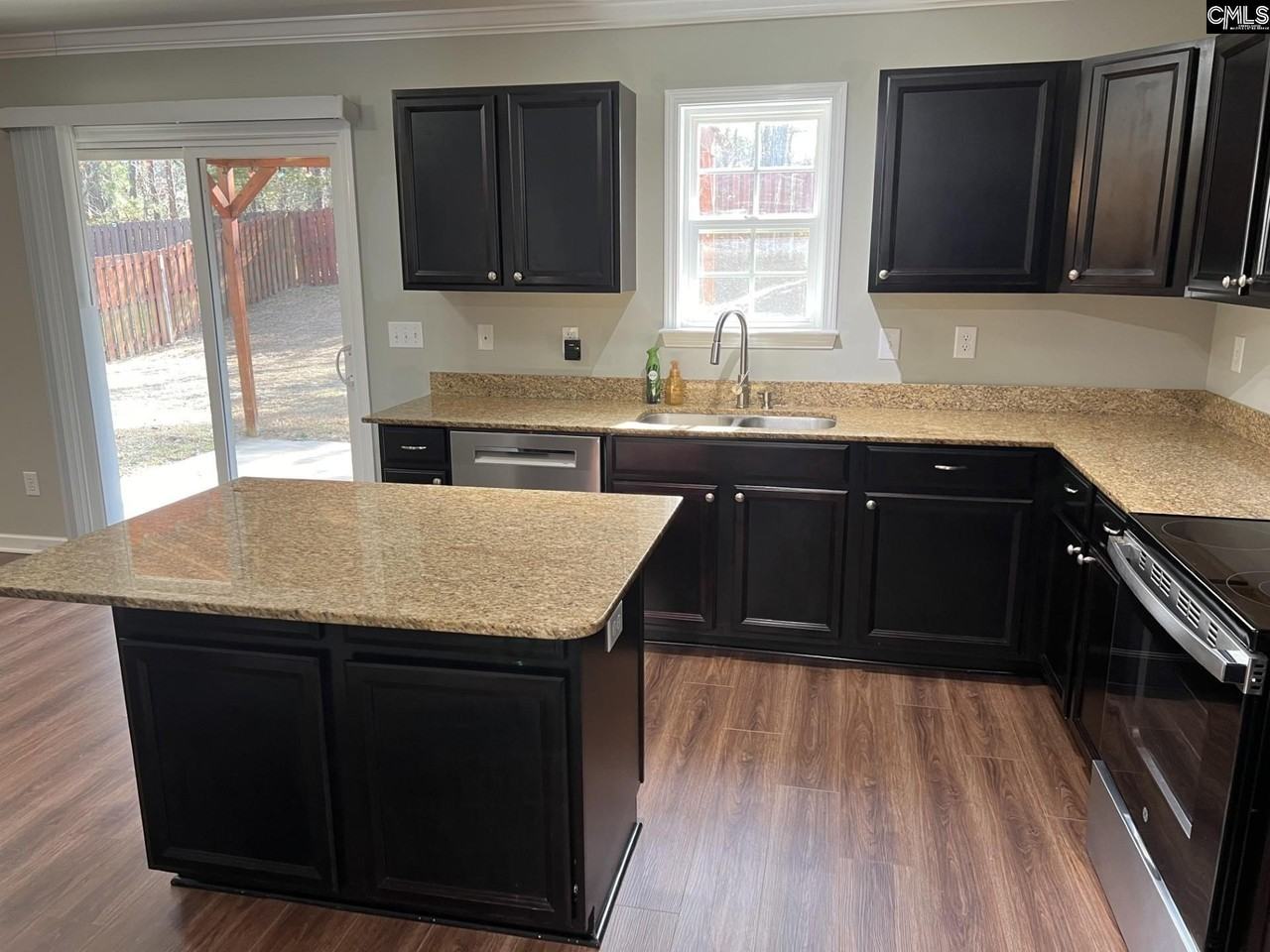 1070 Palamino Ln - Photo 2 of 10