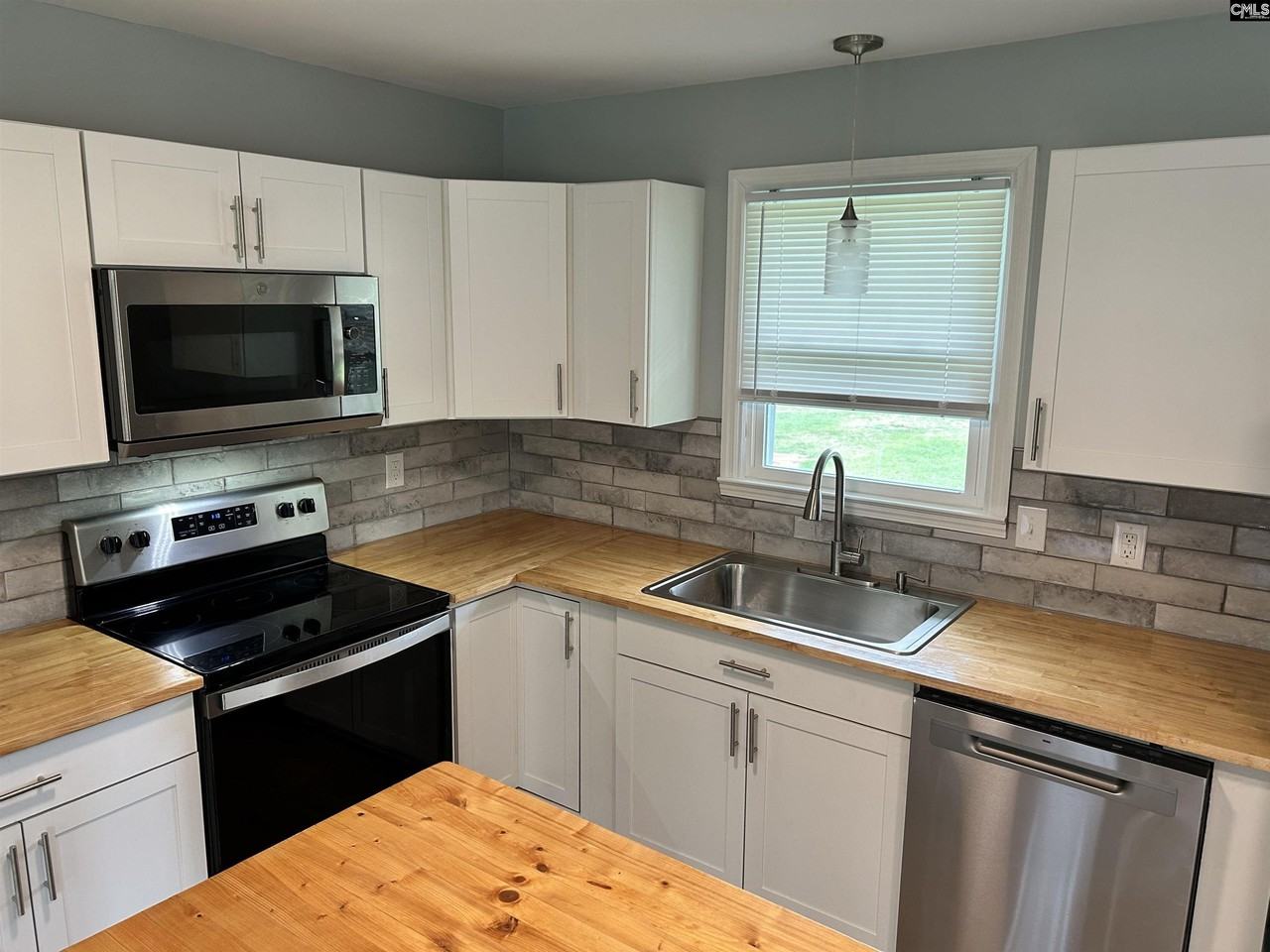 366 Blackville Rd - Photo 7 of 40
