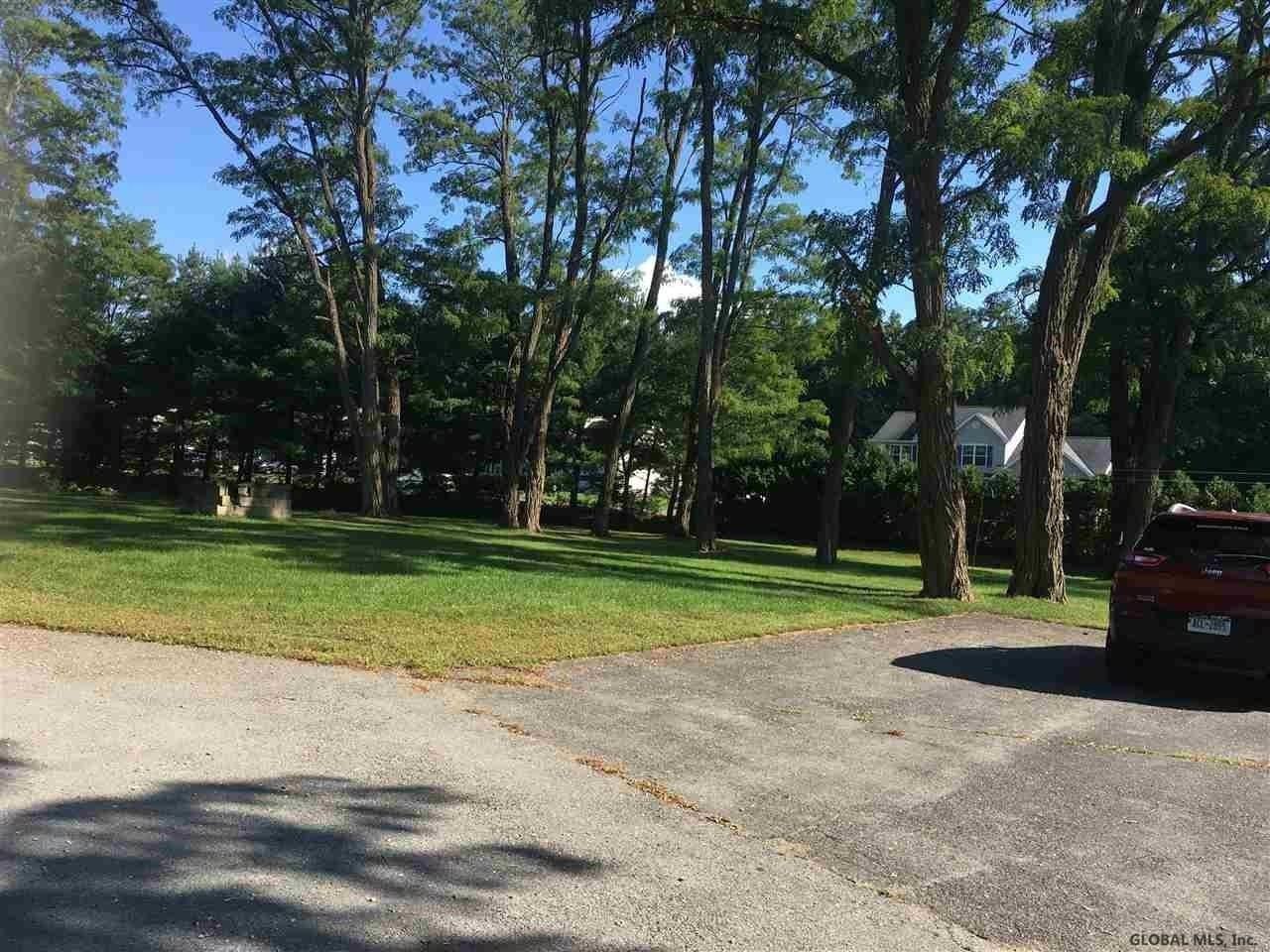 252 Greenfield Ave - Photo 3 of 10