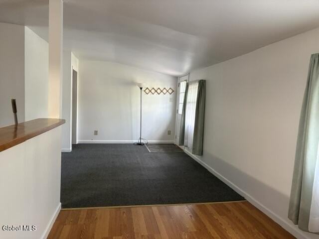 252 Greenfield Ave - Photo 5 of 10