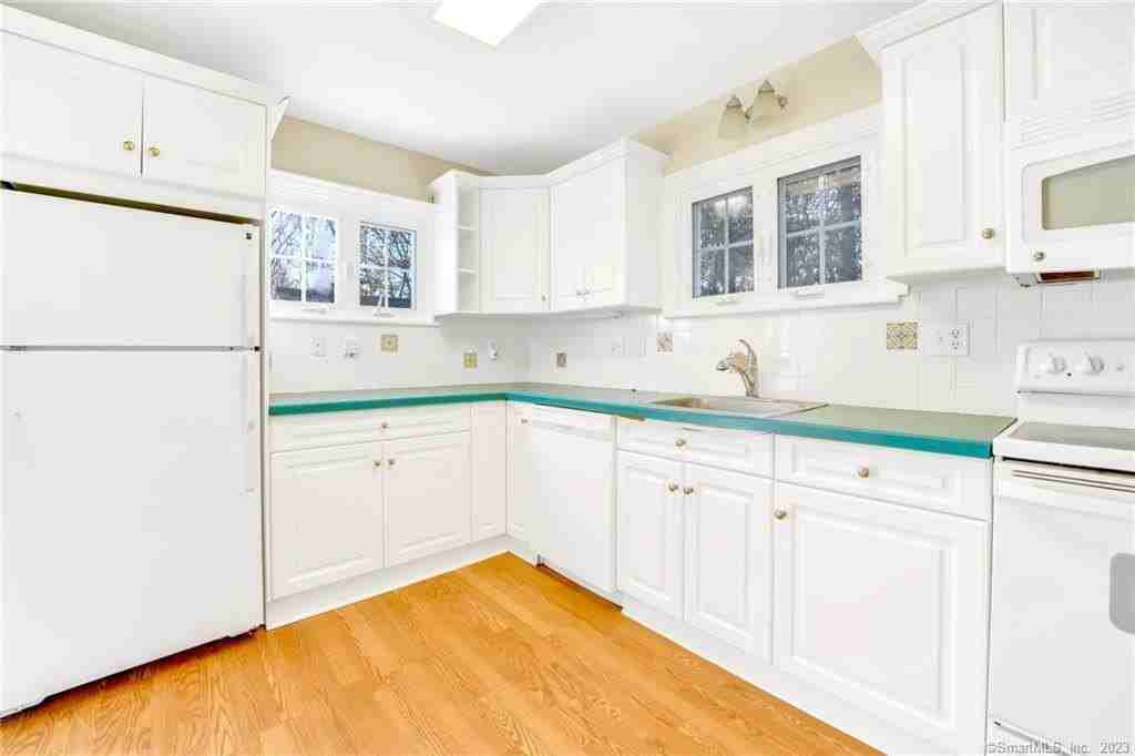 443 Benson Rd - Photo 3 of 14