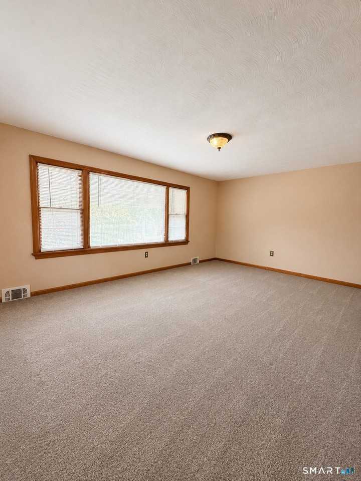 22 Leaf Ave #2ndFL - Photo 5 of 15