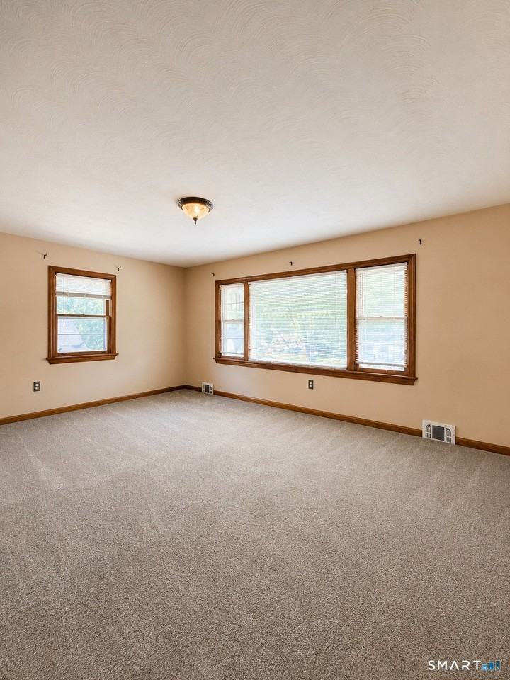 22 Leaf Ave #2ndFL - Photo 6 of 15