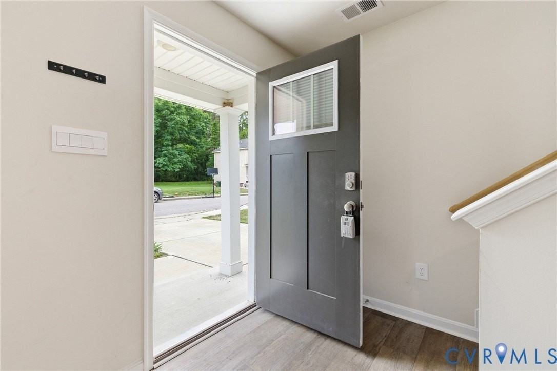 3605 Roselawn Ter - Photo 4 of 22