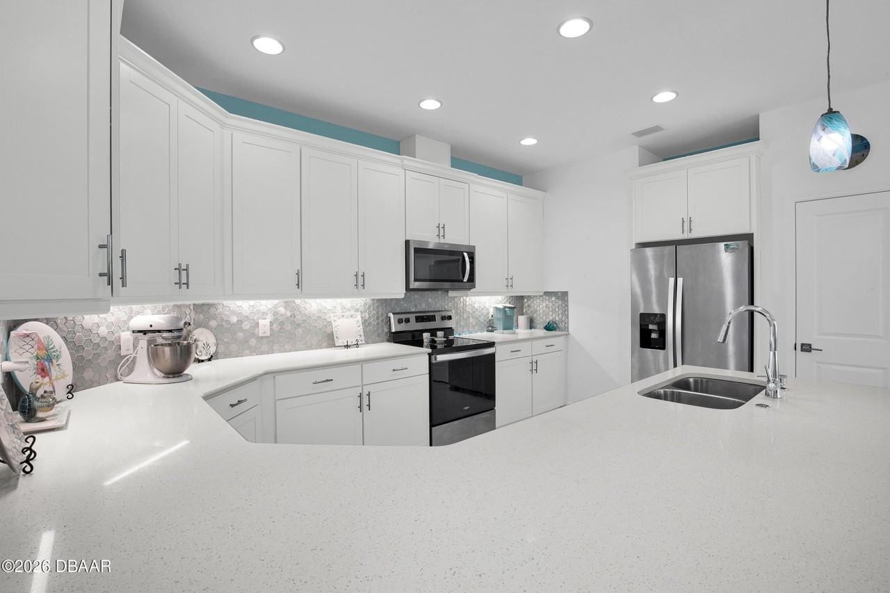 819 Coral Reef Way - Photo 6 of 50
