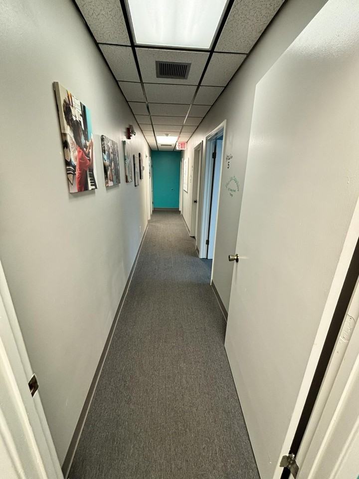 105 Lewis St - Photo 3 of 7