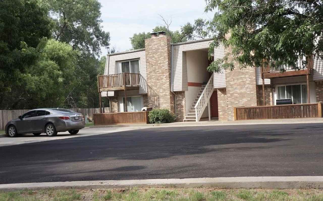 3225 Bent Creek Dr - Photo 2 of 10
