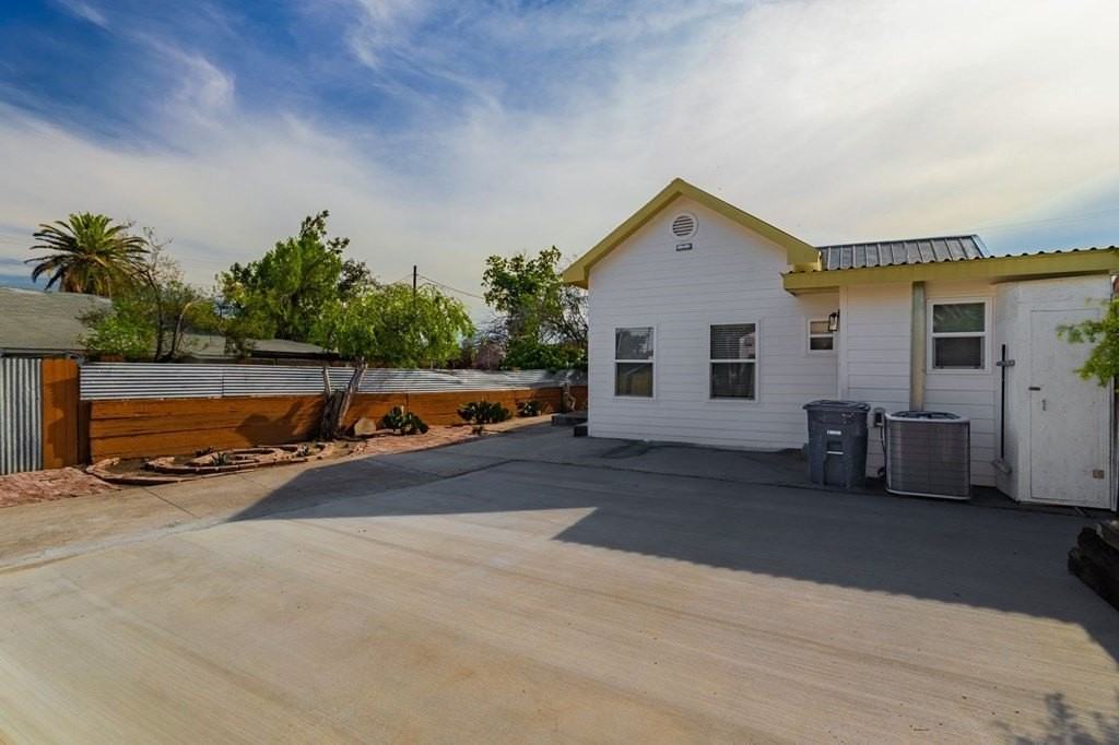 730 Avenue A - Photo 5 of 39