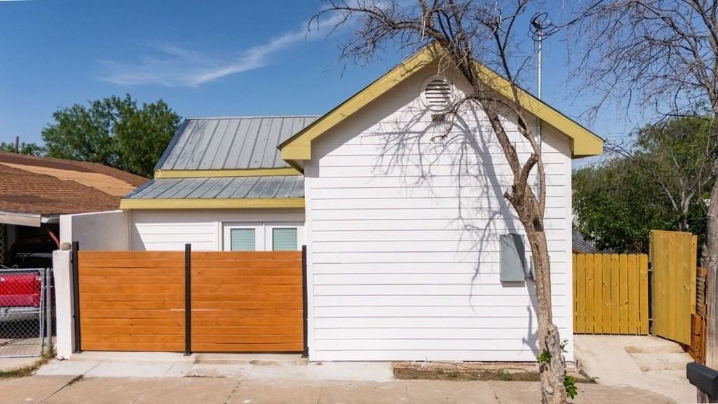 730 Avenue A - Photo 6 of 39